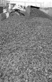 咸陽市人民政府推動(dòng)煤炭產(chǎn)業(yè)轉(zhuǎn)型升級(jí)，賦能區(qū)域經(jīng)濟(jì)高質(zhì)量發(fā)展